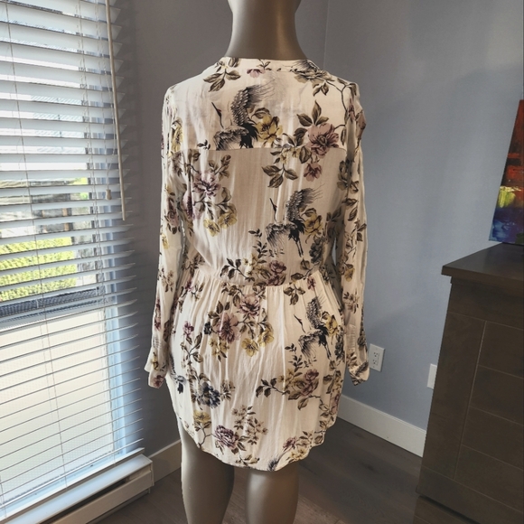 White Floral Hi-Lo Long Sleeve Tunic Blouse - Picture 7 of 8